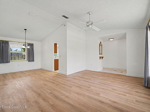 5th image of 3916 Tanglewood Cir