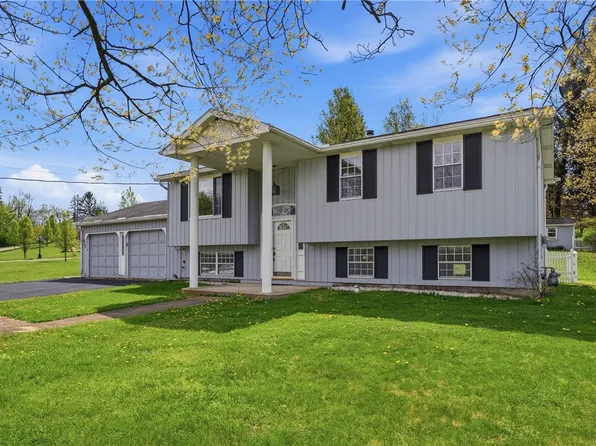 200 Locust Ter, Ellwood City, PA 16117