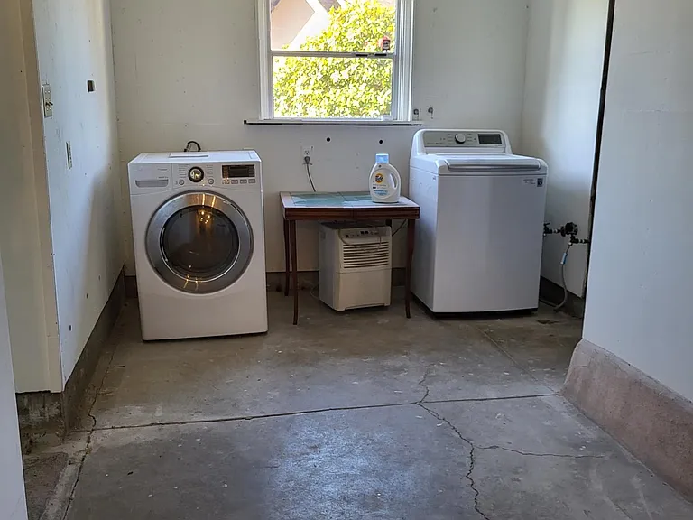 876 Santa Barbara Rd — Photo 32