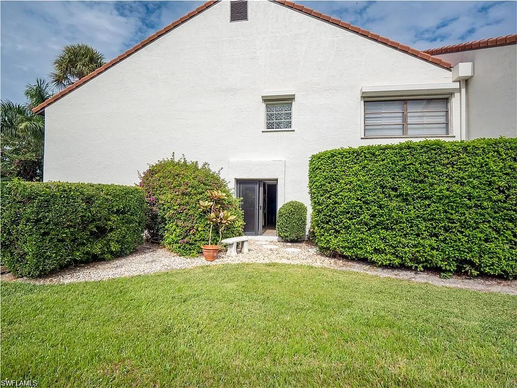 3 bed, 2.0 bath, 1525 sqft, $3,975 — Photo 3