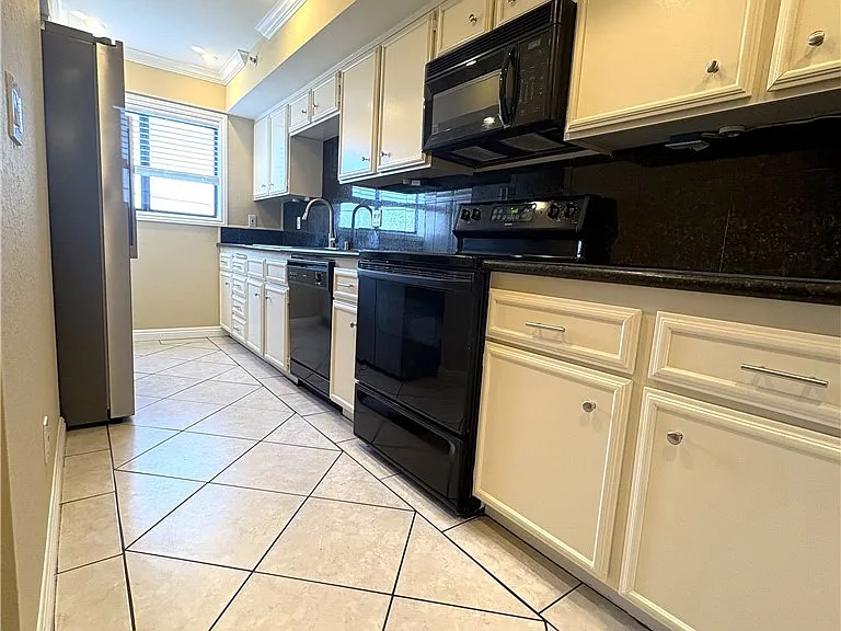 645 Balboa Ave #2C — Photo 5