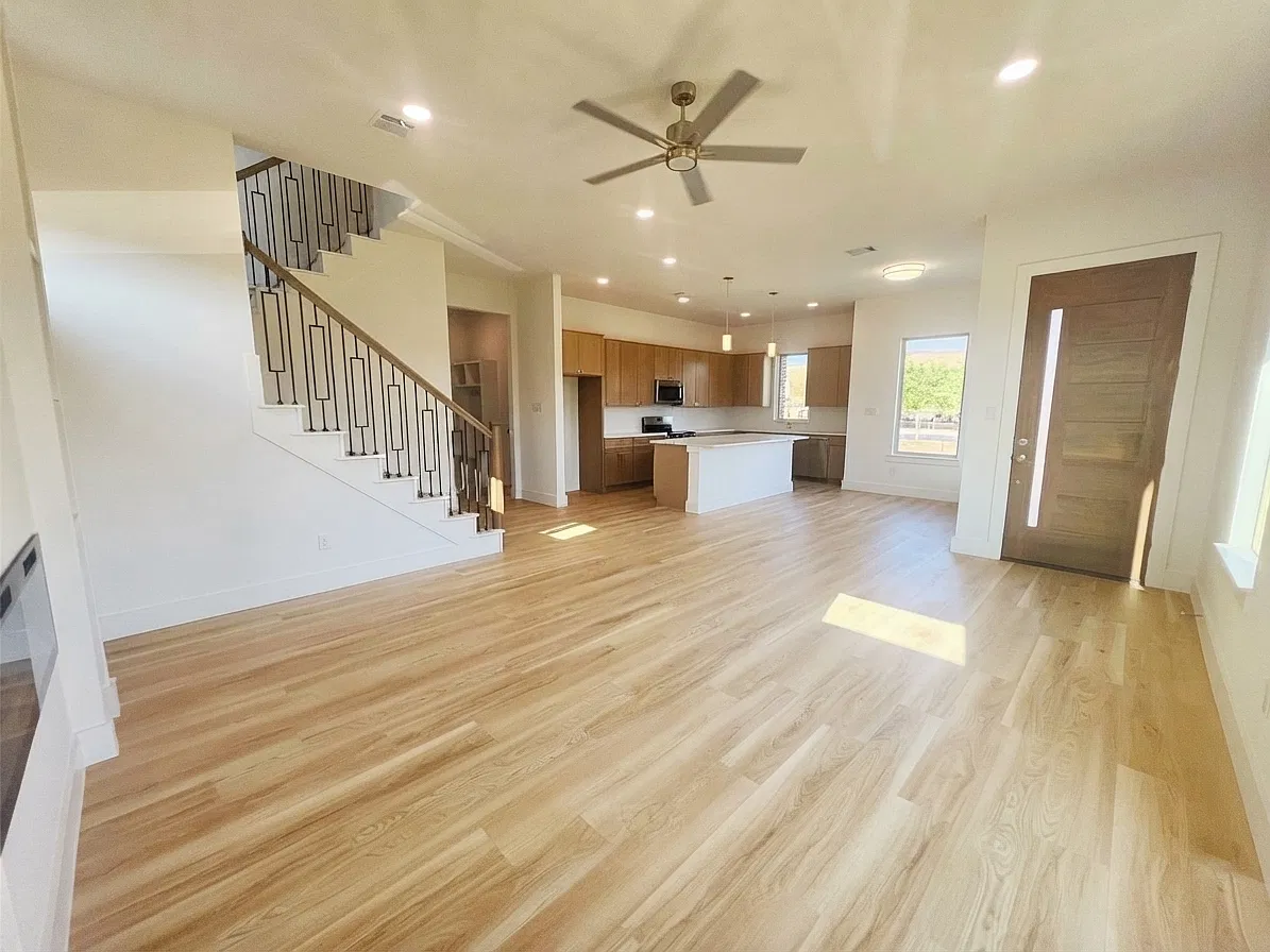 4 bed, 2085 sqft, $3,650 — Photo 4