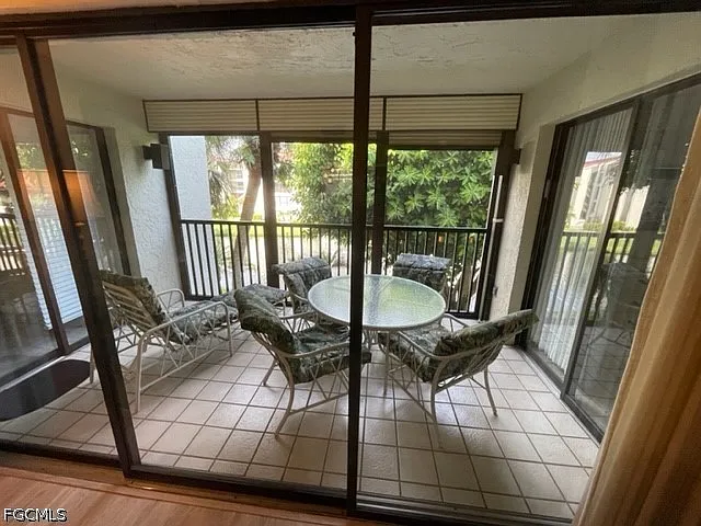 3 bed, 2.0 bath, 1006 sqft, $5,000 — Photo 2