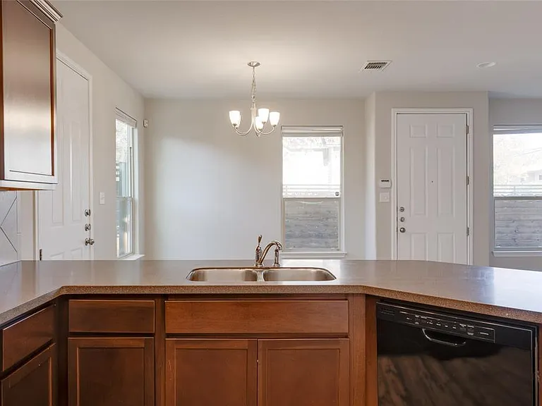 5701 Cougar Dr #D — Photo 10
