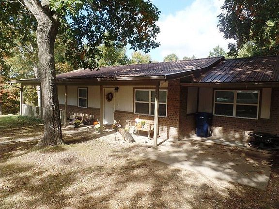2nd image of 605 Hickory Ln