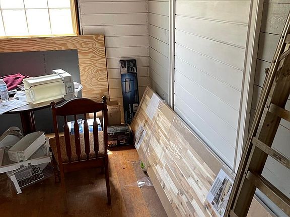 4th image of 304 W Grand St