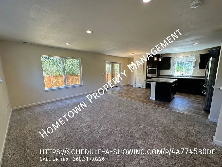 3 Bedroom Home on an Acre of Land with Air Conditioning! — Photo 4