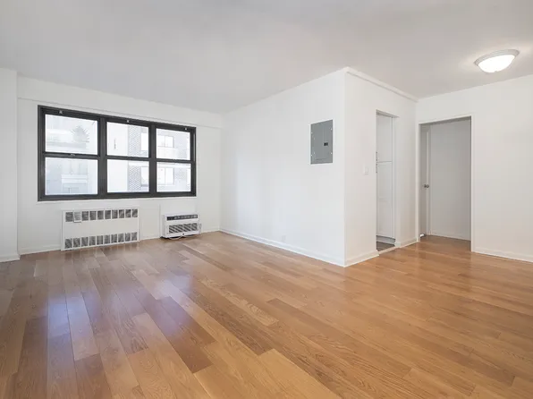 240 East 76th Street image 4 of 10