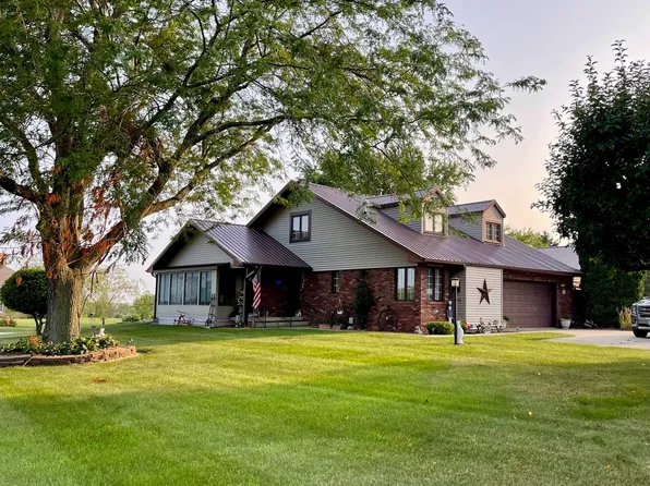 816 Cambridge Ct, Paxton, IL 60957