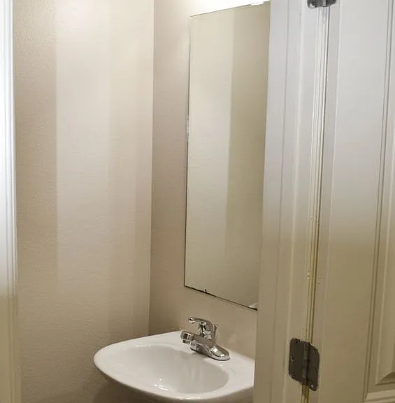 Sydney Court Townhomes — Photo 25
