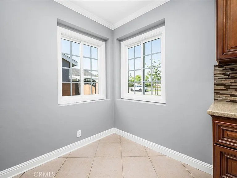 5818 Woodruff Ave — Photo 6