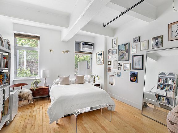 4th image of 970 Kent Ave #G9