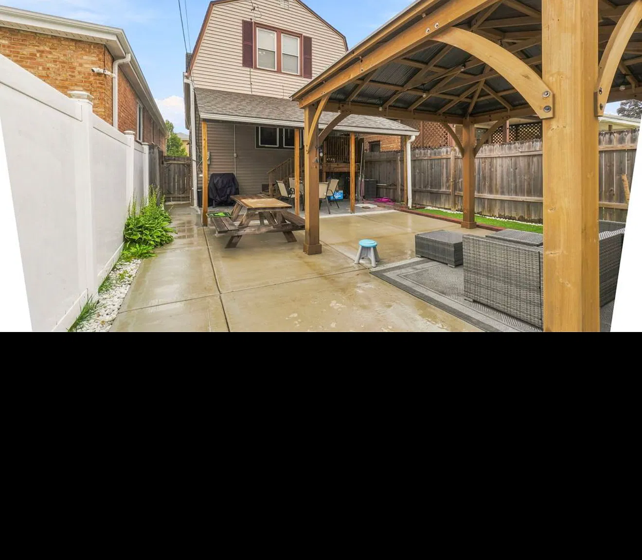 2 bed, 1.5 bath, 1300 sqft, $2,250 — Photo 1