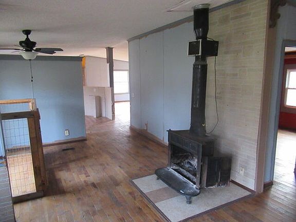 3rd image of 300 Sarabeth Dr