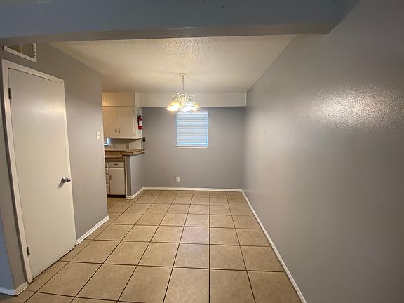 3rd image of 125 E Langley Blvd APT 2