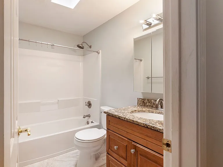 3741 Fox Glen Ct NE — Photo 30