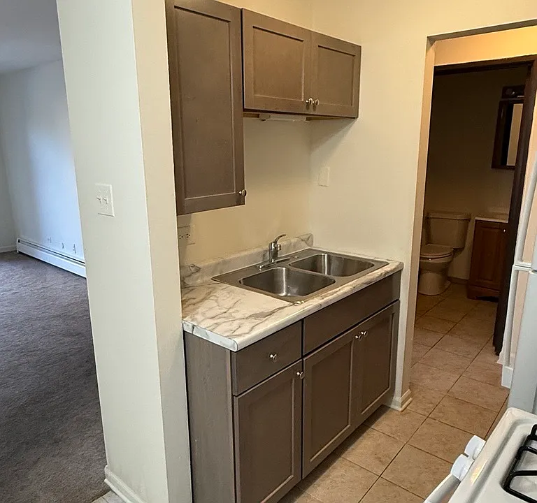 351 W Hawthorne Cir #5