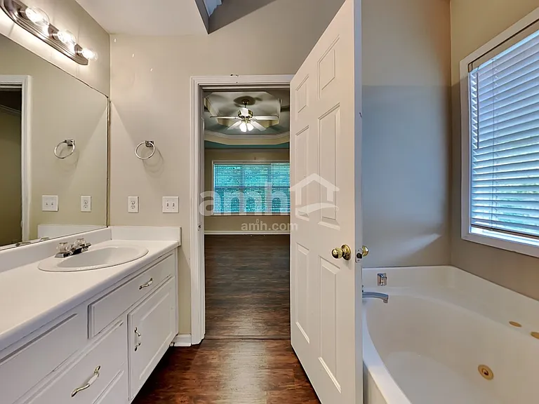 2058 Queensbury Dr — Photo 12