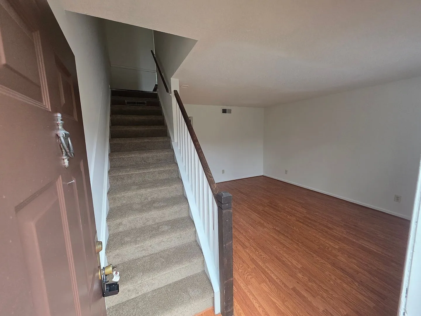 Valley Cliff Apartments | 3600 Yarbrough Avenue Apt #8 — Photo 2