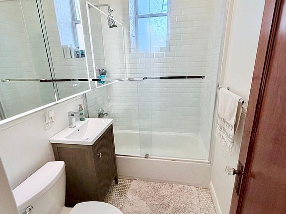 5th image of 277 York St Unit 102