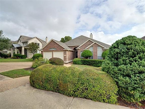 2nd image of 2913 Etna Dr
