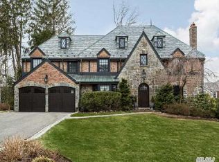 84 Sherry Hill Ln, Manhasset, NY 11030