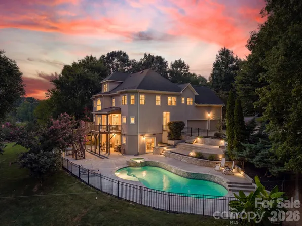 2006 Sandy Pond Ln, Waxhaw, NC 28173