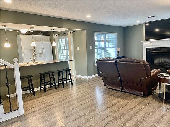 3rd image of 1500 W Esplanade Ave #36G