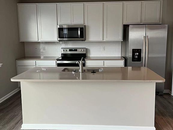 3rd image of 2078 Downey Ln