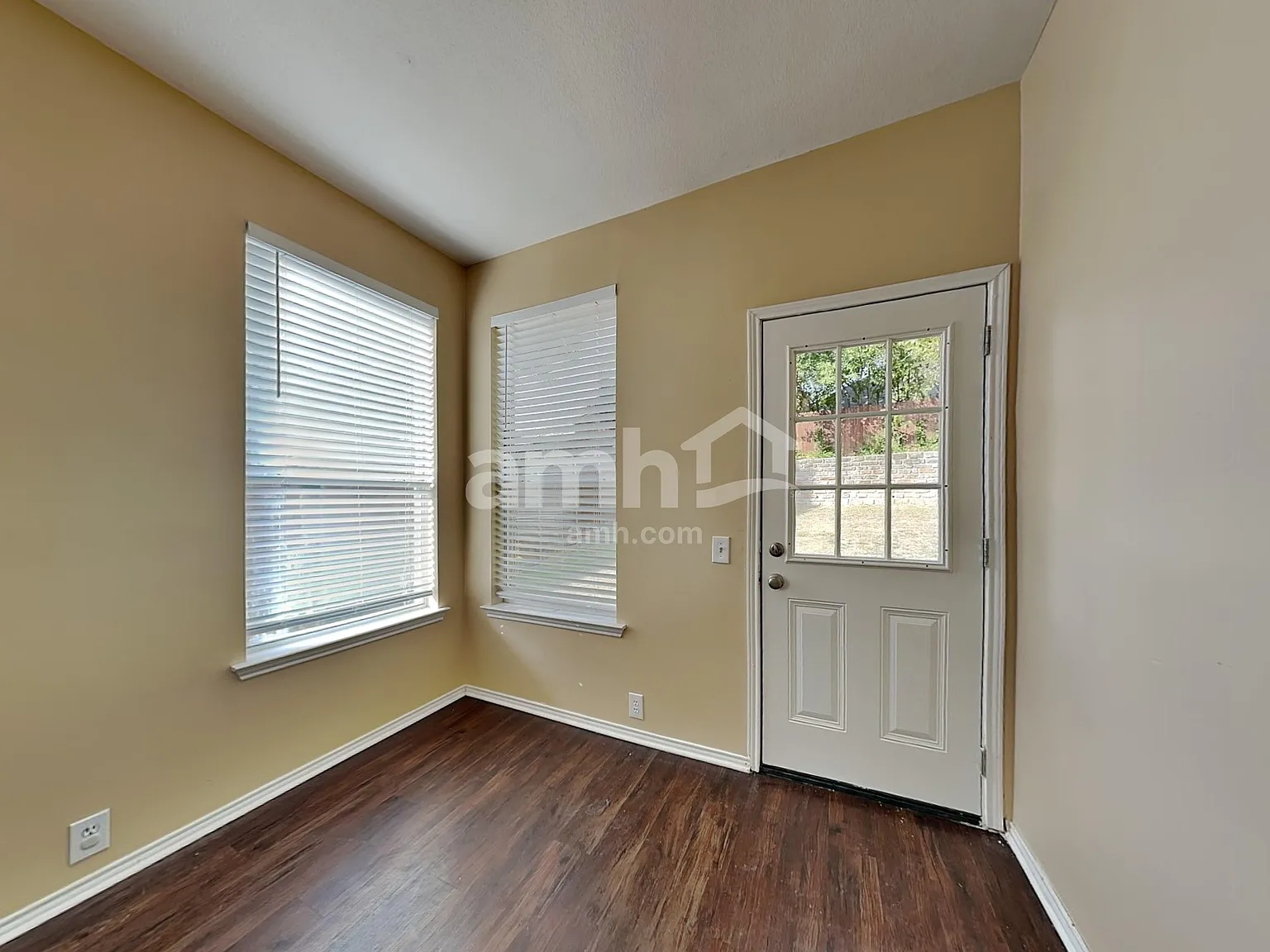 4 bed, 2.5 bath, 2466 sqft, $2,525 — Photo 4
