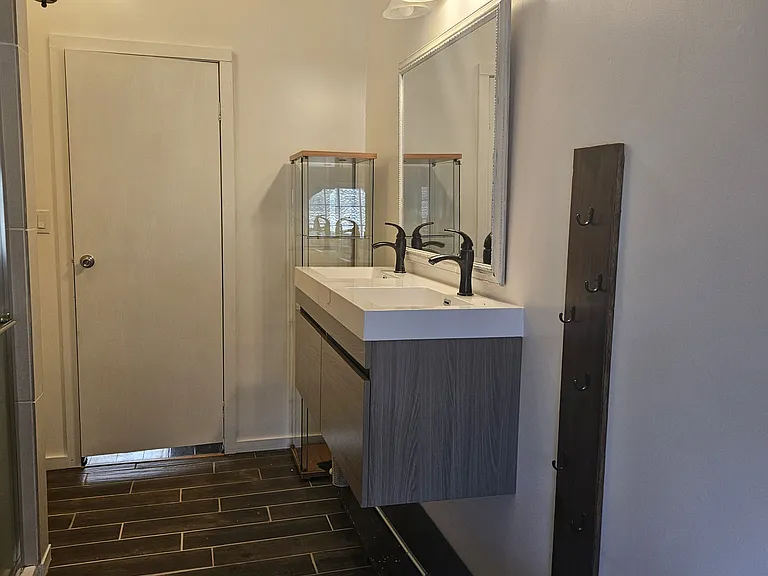 Oak Creek Dr — Photo 25
