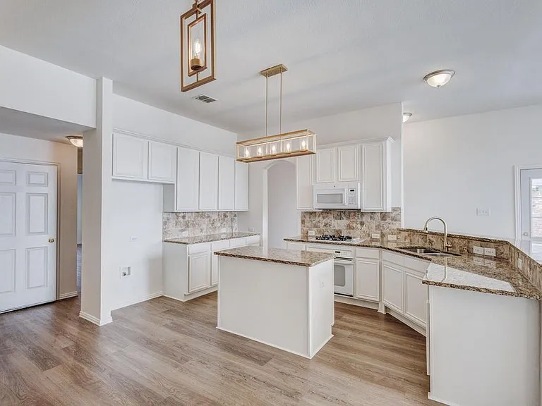 857 Dalmalley Ln — Photo 7
