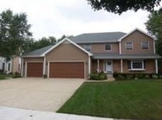 55 Americana Ct, Roselle, IL 60172