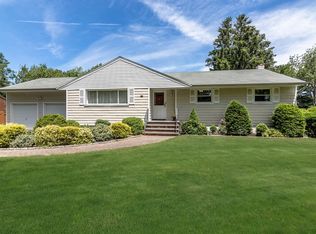 7 Lorijean Ln, East Northport, NY 11731