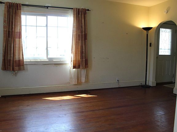 2nd image of 1733 Wadsworth St