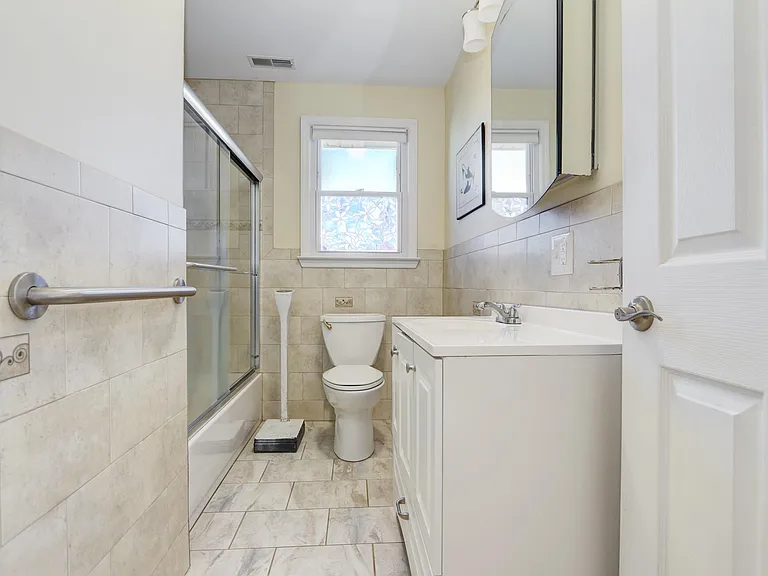361 N Richmond Ave — Photo 16