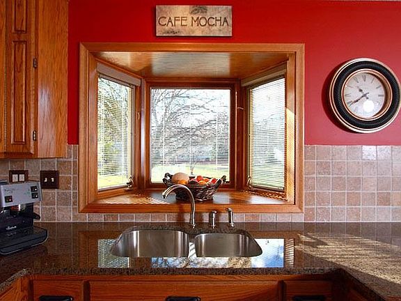 Great garden window above new kitchen sink