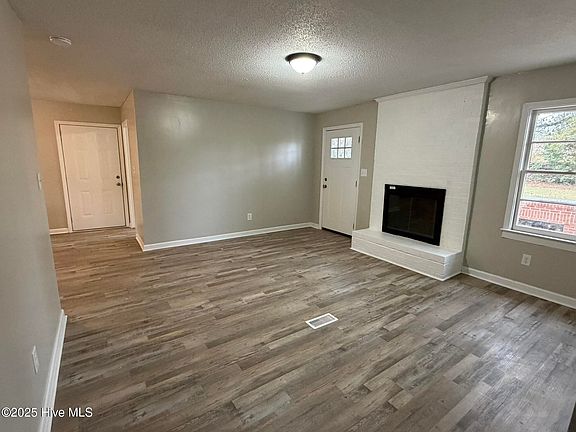 5th image of 1811 Snowden Drive SE