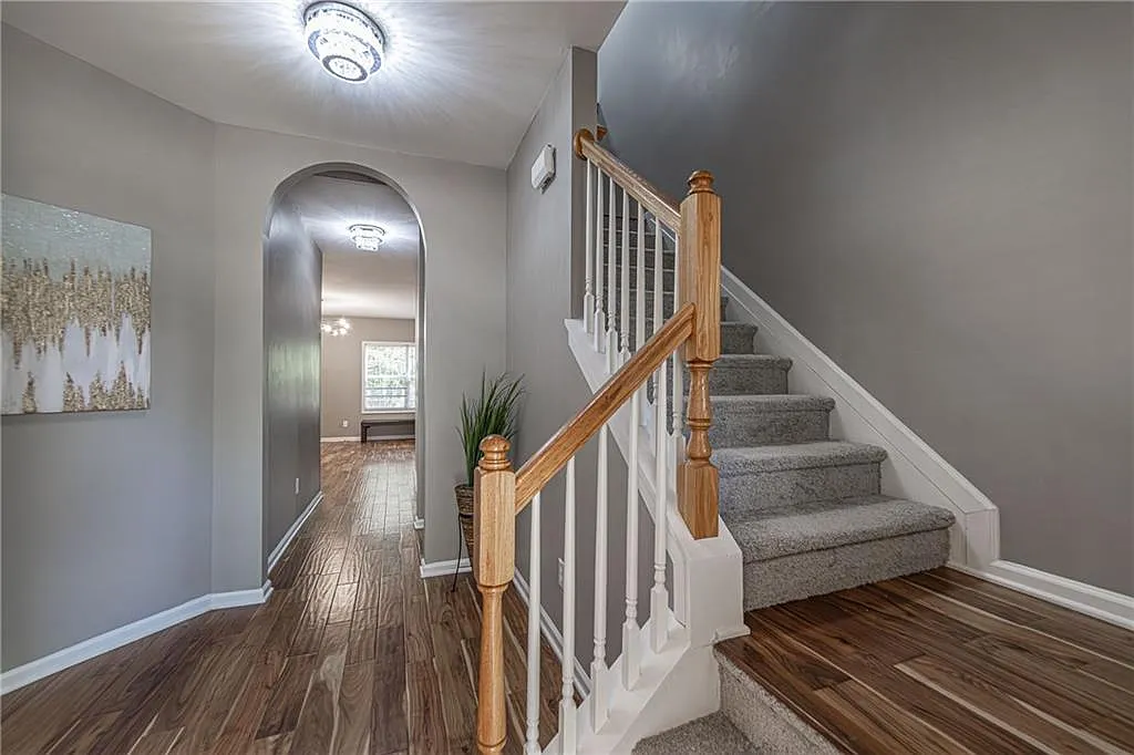 4 bed, 2.5 bath, 2176 sqft, $2,300 — Photo 3