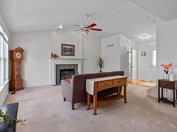 3rd image of 6219 Creekside Cir