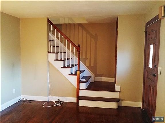 3rd image of 1-35 29th St #1X