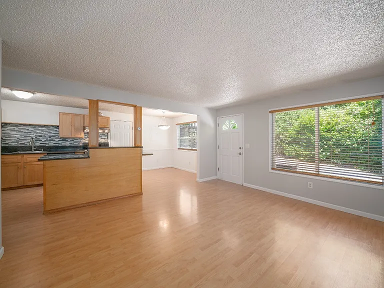 9207 SW 26th Ave — Photo 3