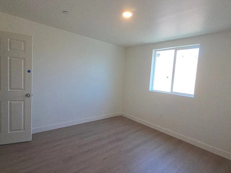 33(835E) — Photo 17