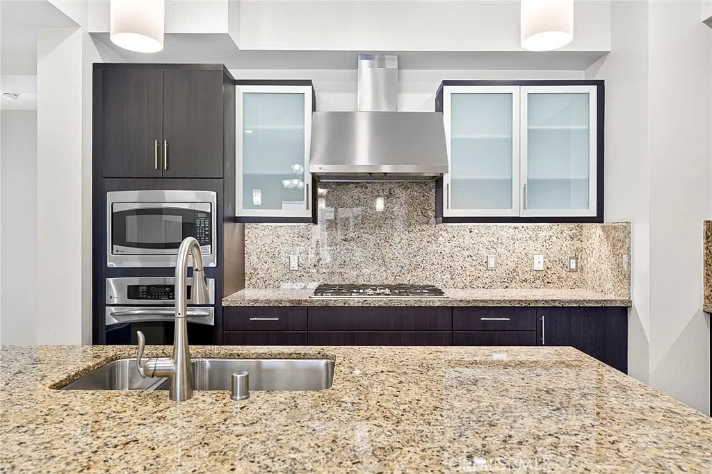 2 bed, 1474 sqft, $4,200 — Photo 3