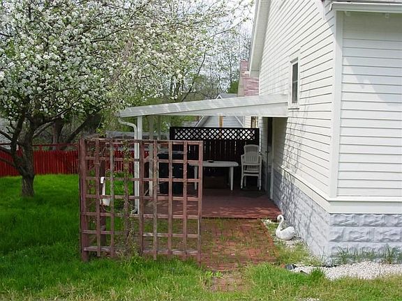 4th image of 716 Sanford Ave