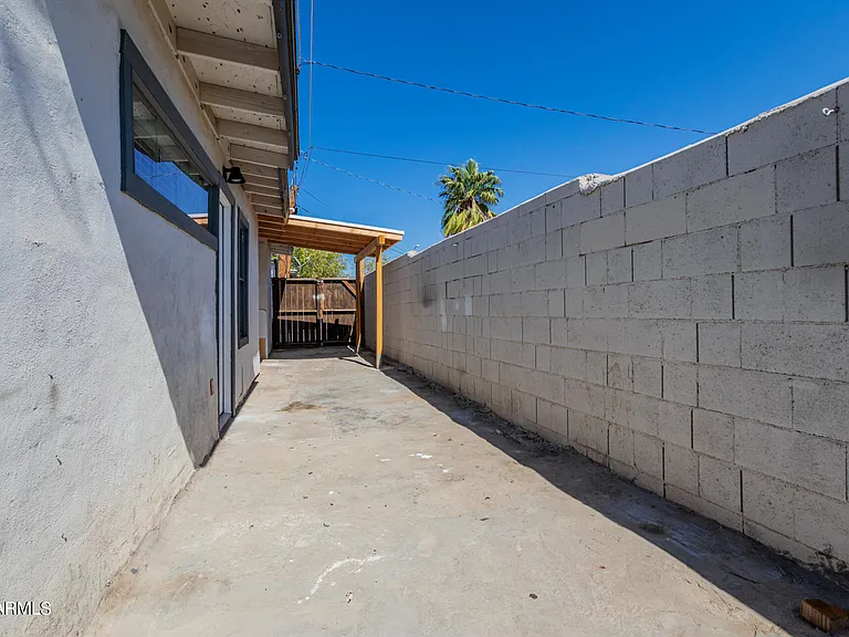 723 E Sunnyslope Ln — Photo 21