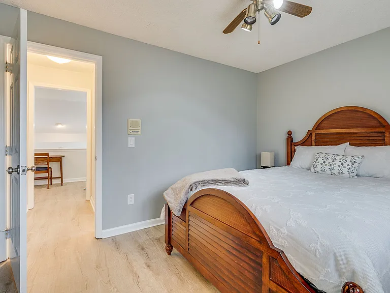 Emerald Dr — Photo 30
