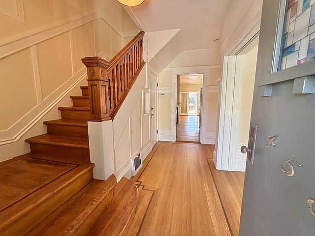 1st image of 458 21st Ave
