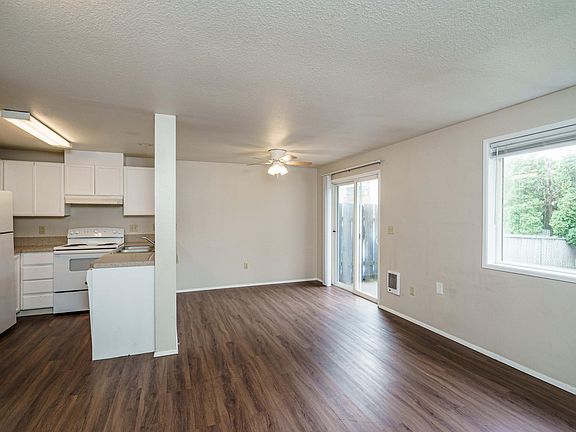5th image of 800 SE 152nd Ave APT B