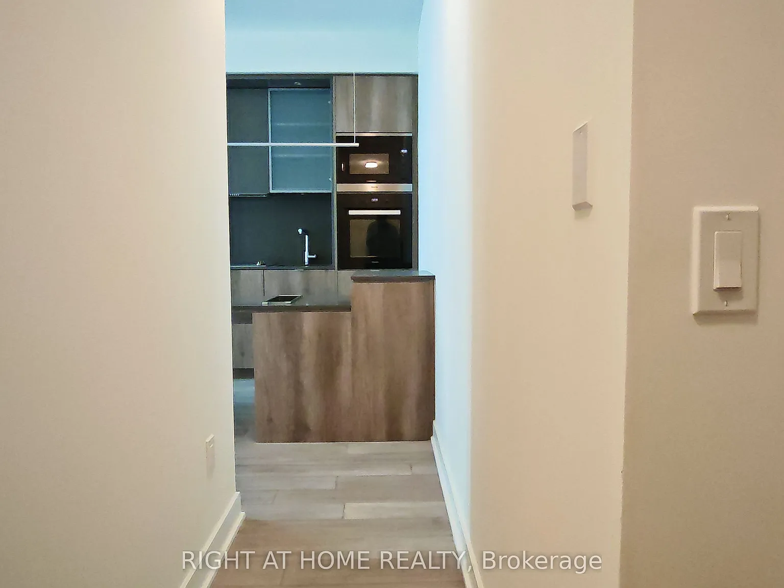 11 Yorkville — Photo 4